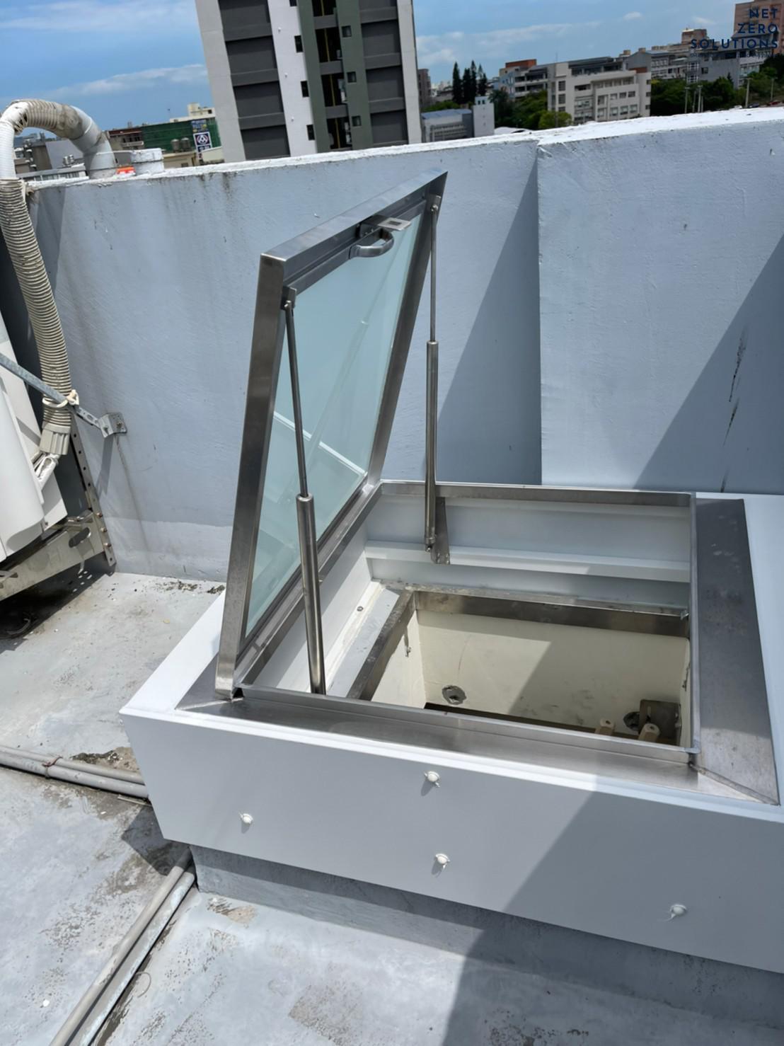 Giếng trời bị hắt mưa