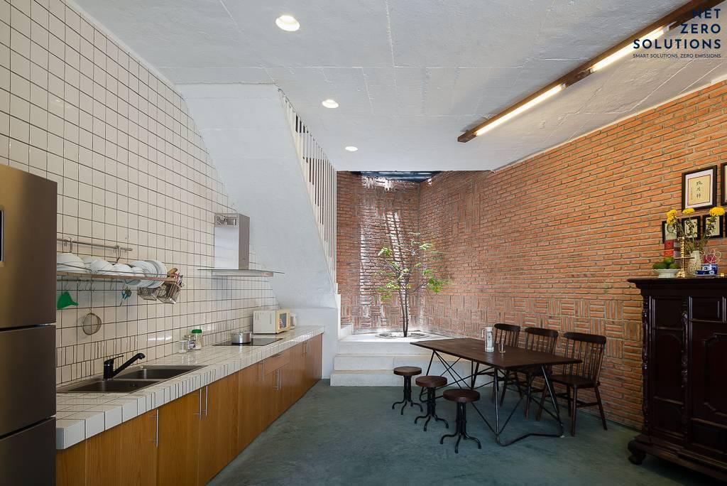 Đặt bếp dưới giếng trời