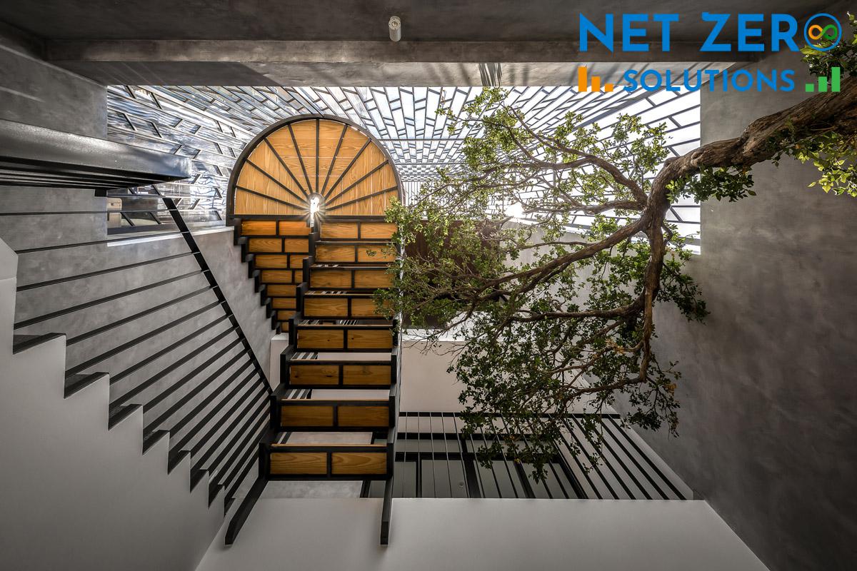 mẫu giếng trời cho biệt thự cầu thang xoắn