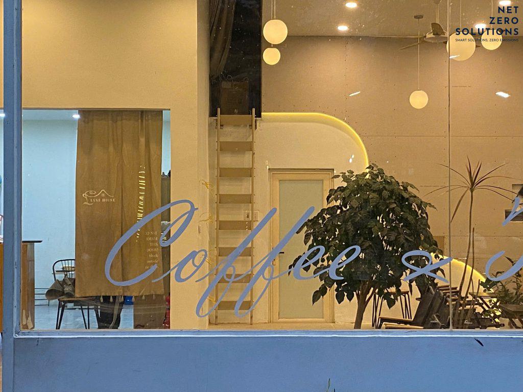 Lắp Thang gấp thông minh cho quán cafe