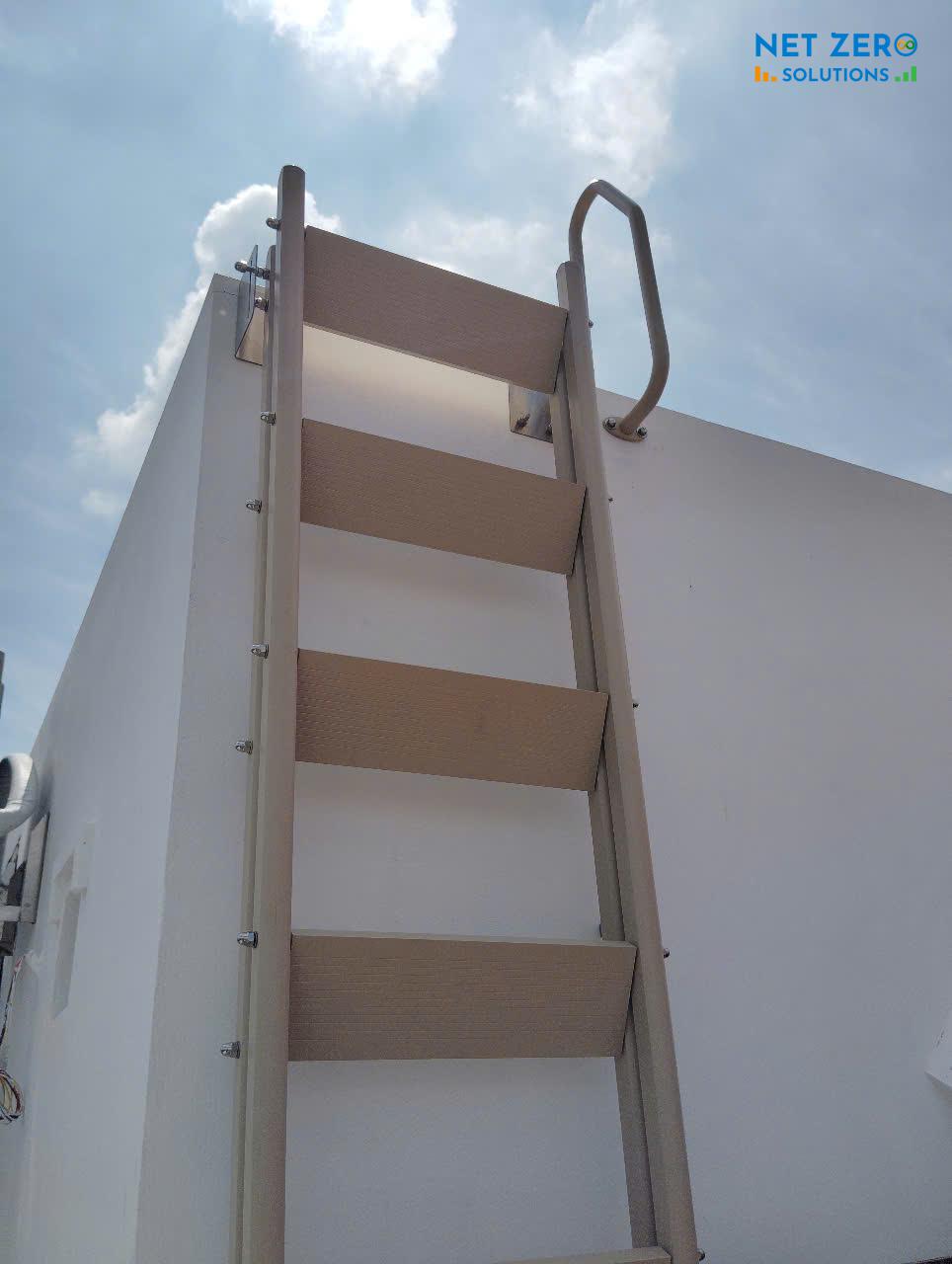 Lắp thang gấp lên mái cho biệt thự ở Vinhomes Riverside, Long Biên thẩm mỹ và tiện dụng