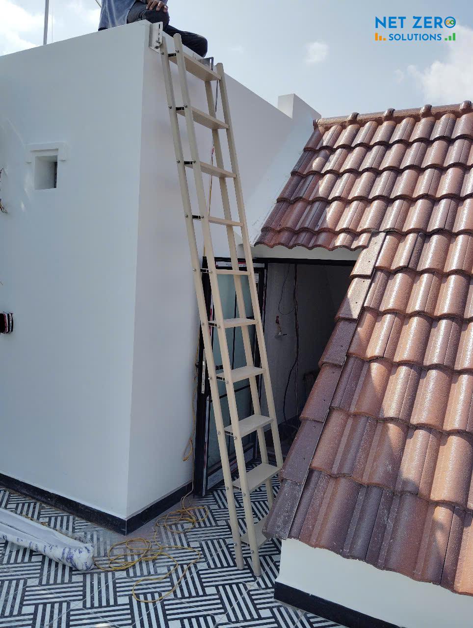 Lắp thang gấp lên mái cho biệt thự ở Vinhomes Riverside, Long Biên thẩm mỹ và tiện dụng