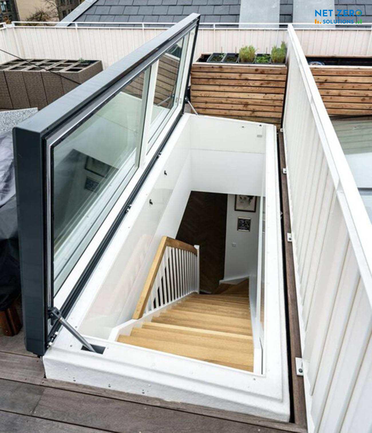 cầu thang ngoài trời lên sân thượng mới