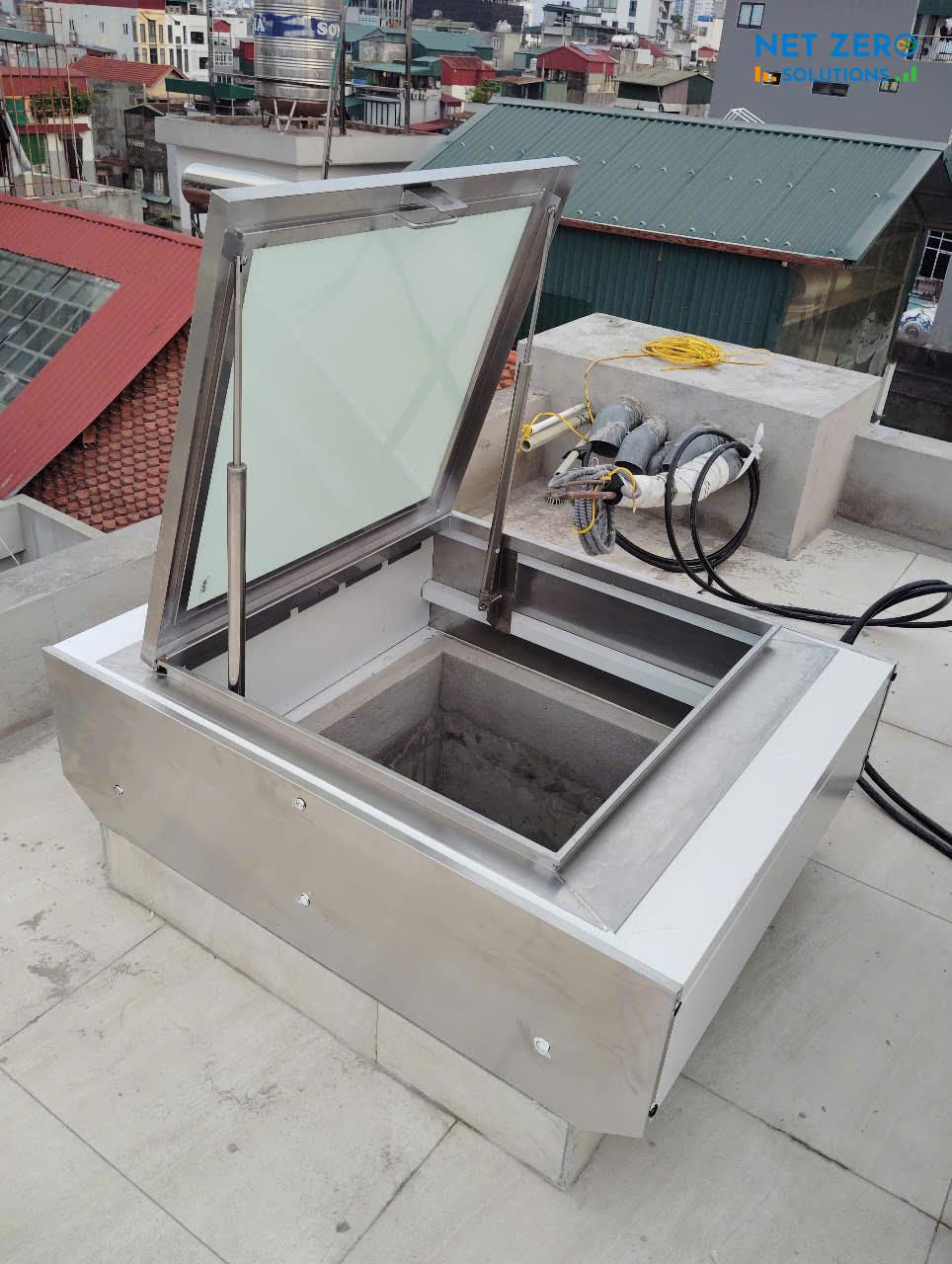 Lắp Giếng trời thông minh kết hợp Nắp thăm mái tại Thịnh Hào, Hà Nội