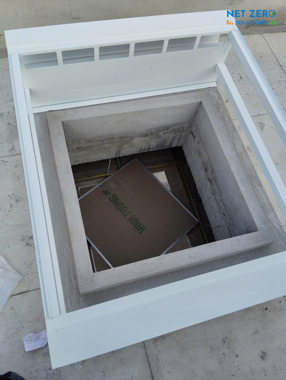 Lắp Giếng trời thông minh kết hợp Nắp thăm mái tại Thịnh Hào, Hà Nội