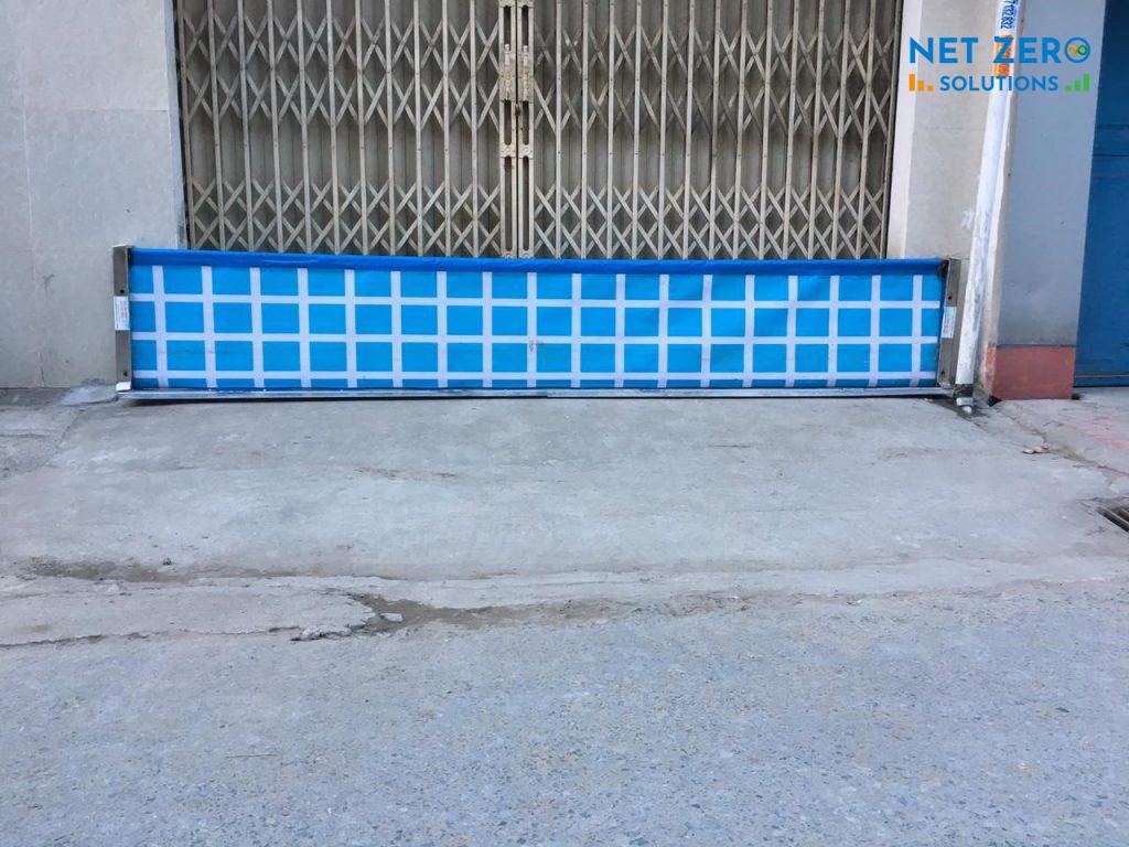 tấm chắn nước tràn vào nhà