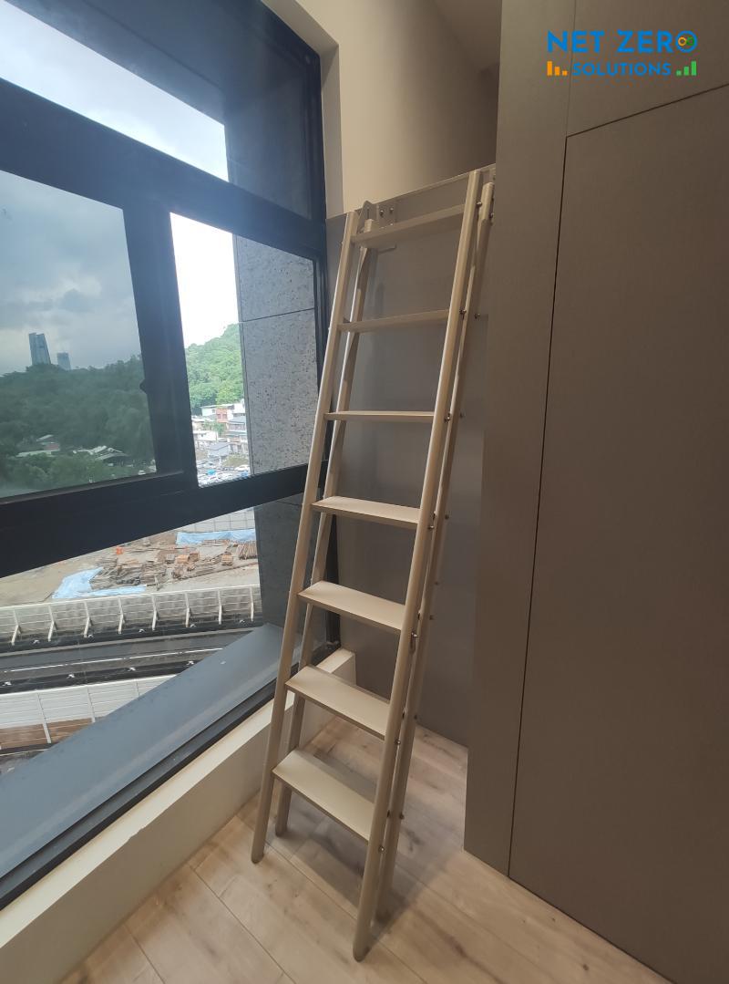 Thang gấp an toàn cho người lớn tuổi