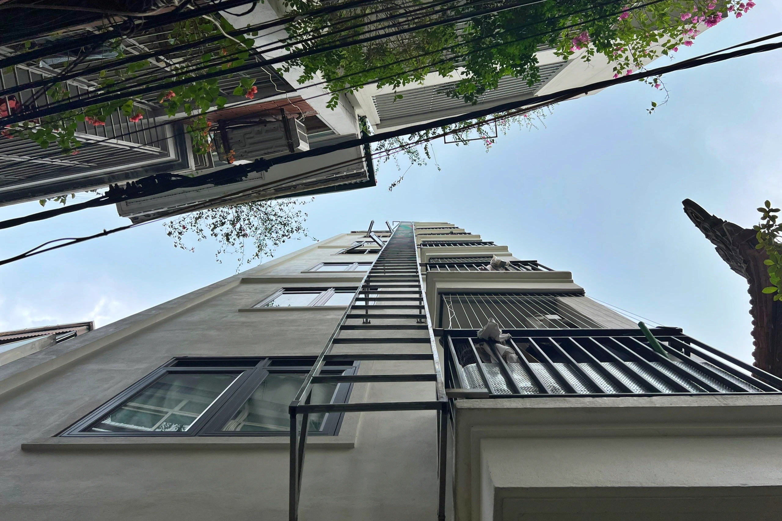 tiêu chuẩn thang thoát hiểm ngoài trời