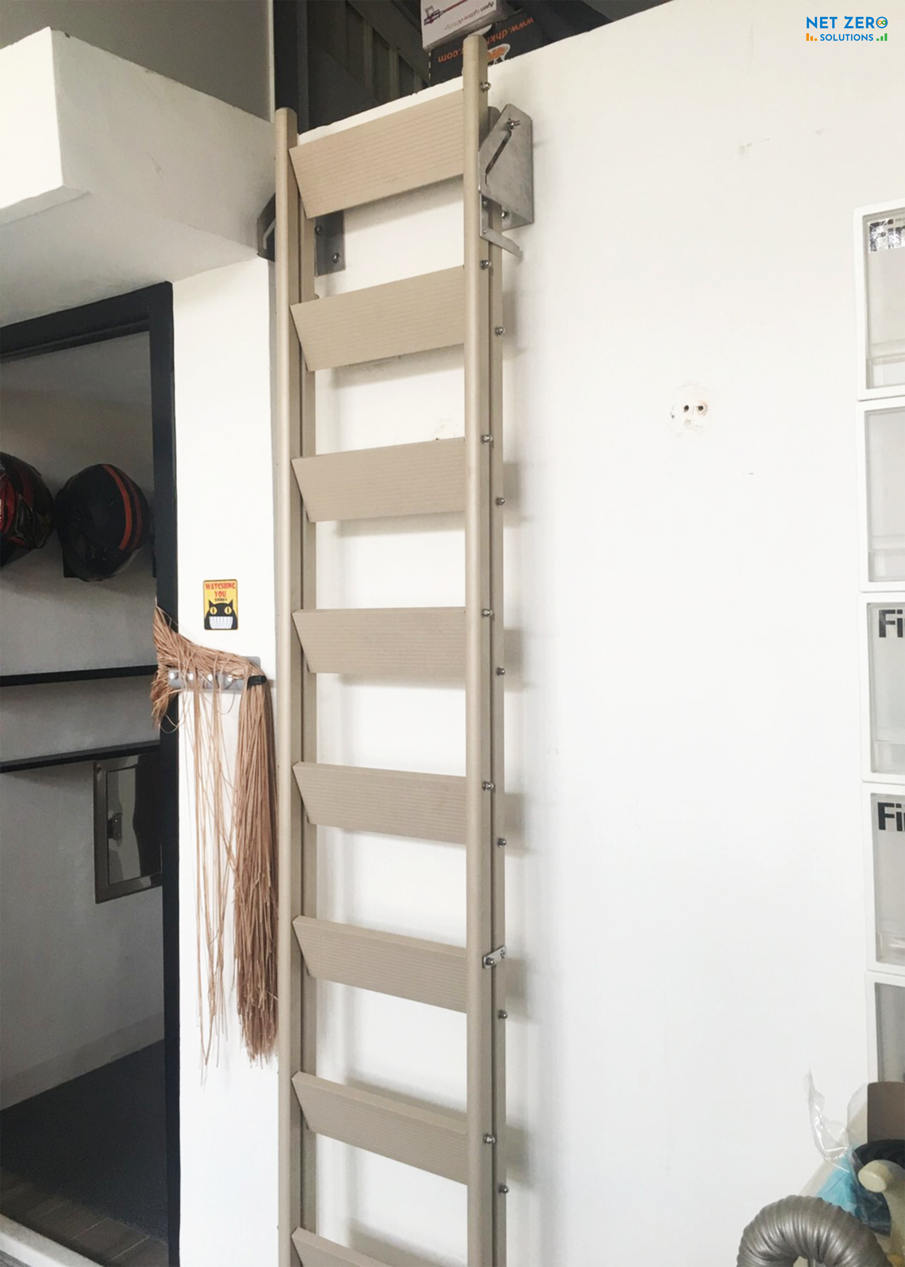 cầu thang gấp gọn giấu tường